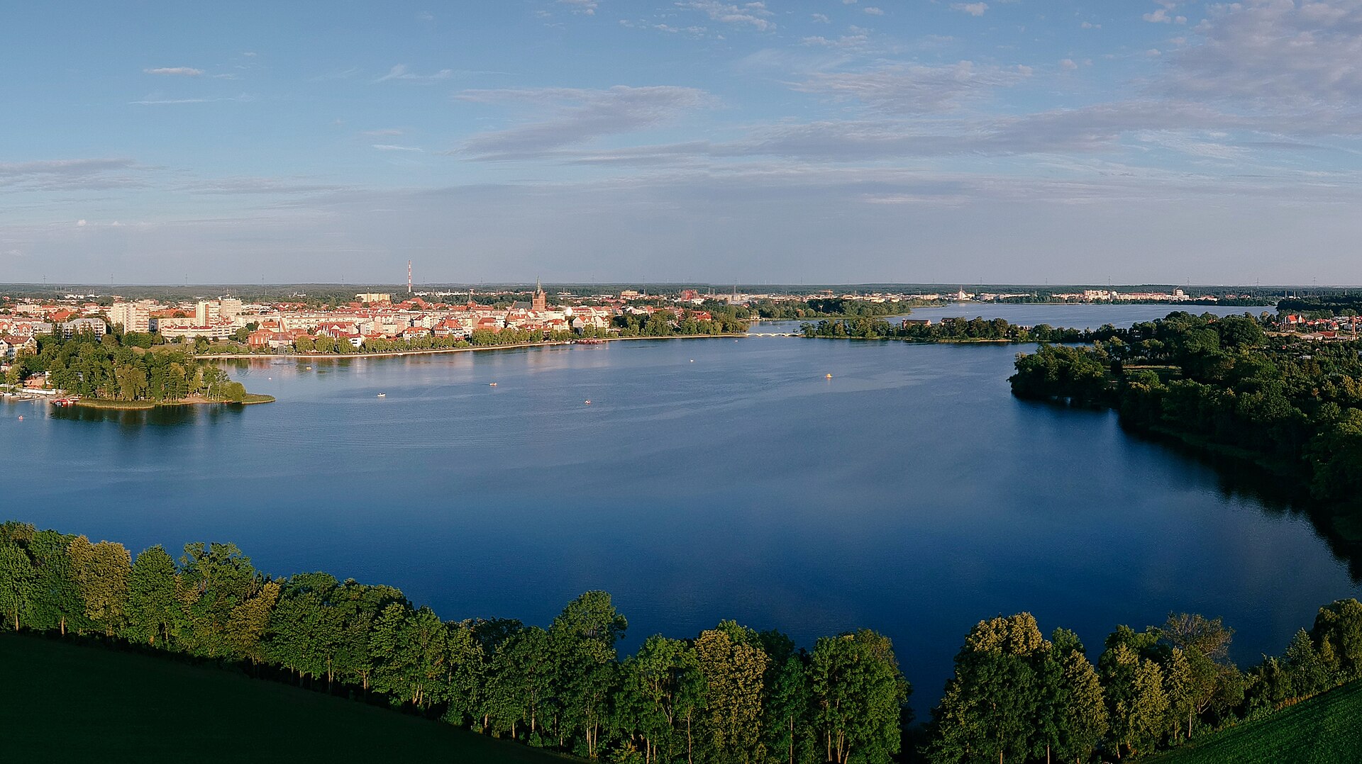 Невідома Польща. Від піщаних дюн до глибоких озер: куди поїхати, щоб закохатися у цю країну